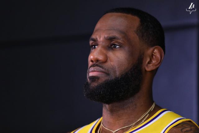 李凯尔0分赵睿17分 中国男篮不敌塞尔维亚